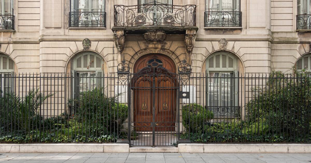 ¿Cuántas horas hay que trabajar para comprar un departamento en Recoleta?